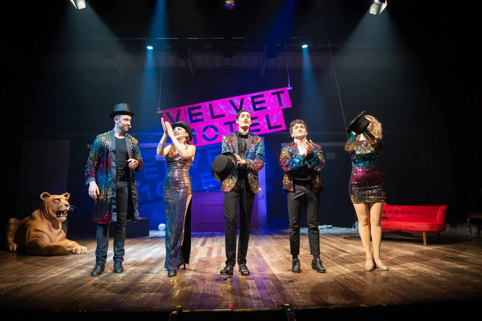 Cast dello spettacolo Velvet Motel in scena, regia di Giuseppe Brancato
